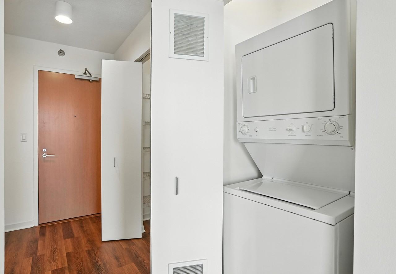 555 N Kingsbury St - Photo 7 of 20