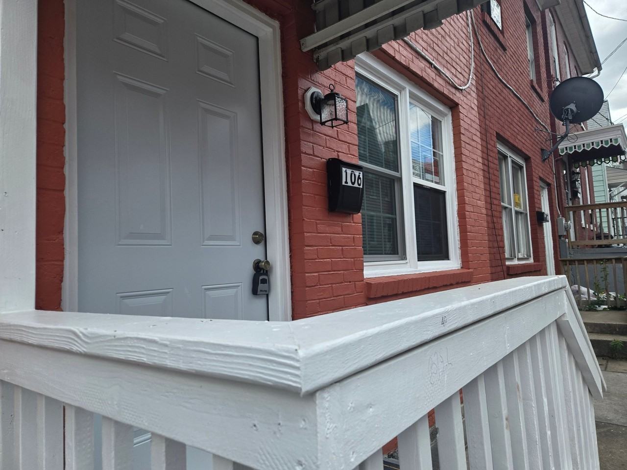 106 S Locust St - Photo 2 of 15