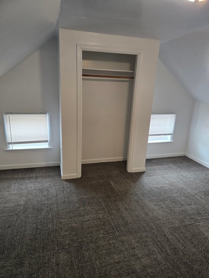 106 S Locust St - Photo 3 of 15