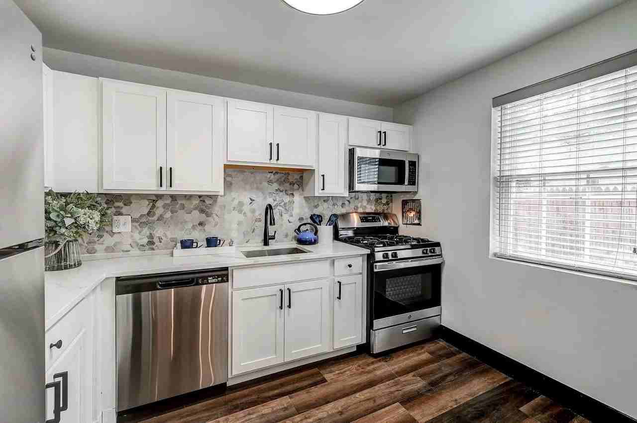 4000 Linkwood Rd #4008E - Photo 3 of 19