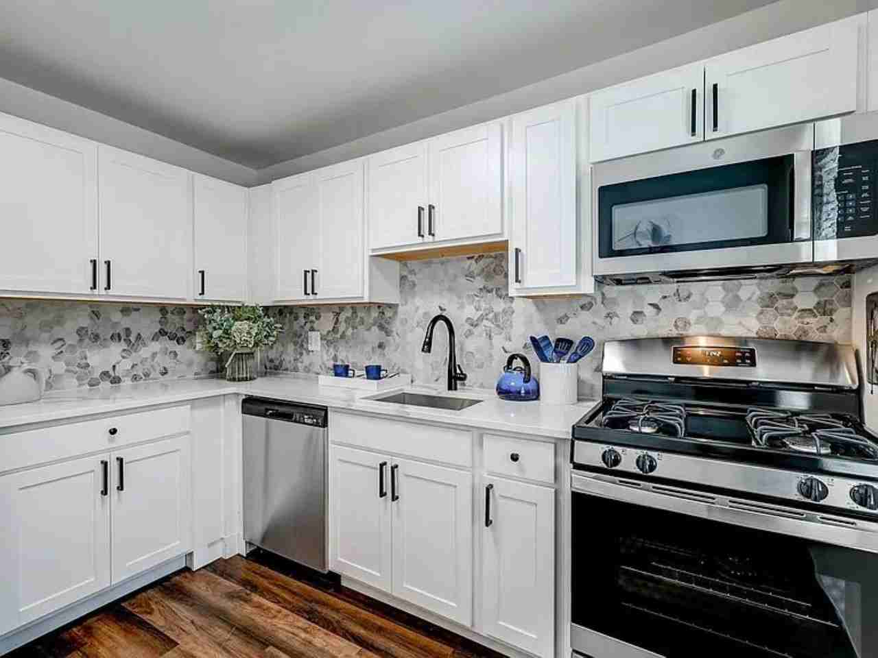 4000 Linkwood Rd #4008E - Photo 5 of 19