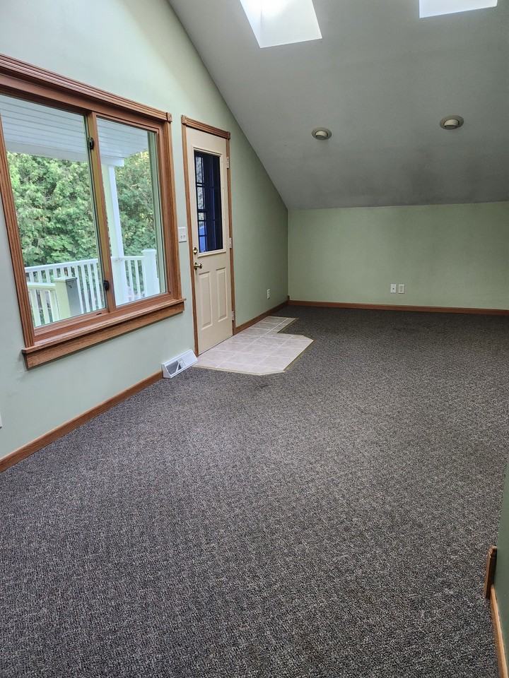 810 7th St - Photo 6 of 20