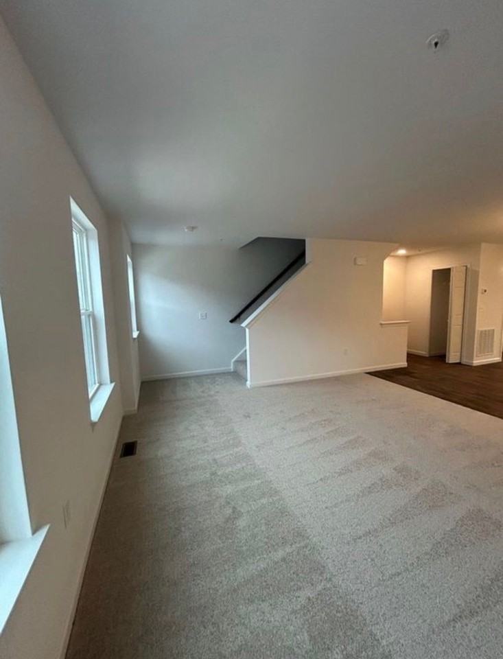 248 S 6th Ave - Photo 2 of 7