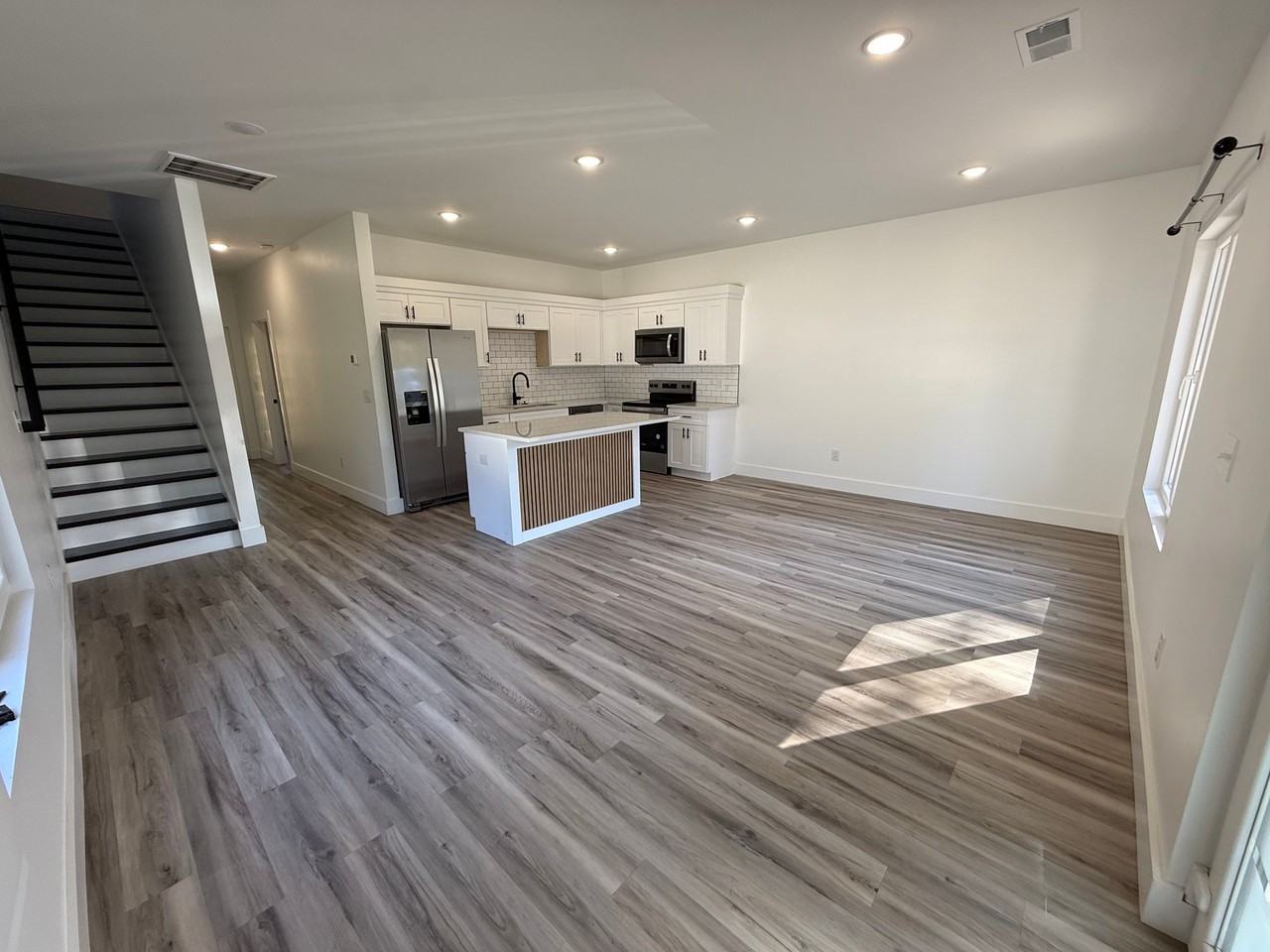 60 Beverly Hills Dr - Photo 3 of 40