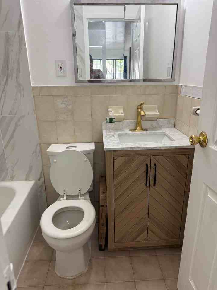 9036 52nd Ave #1A - Photo 3 of 8