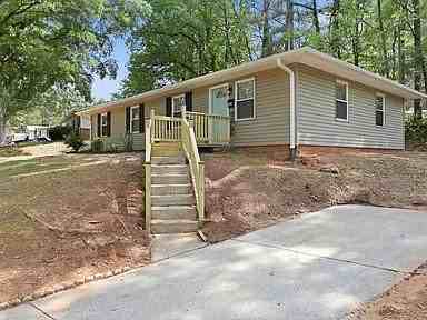 640 Amanda Pl - Photo 2 of 12