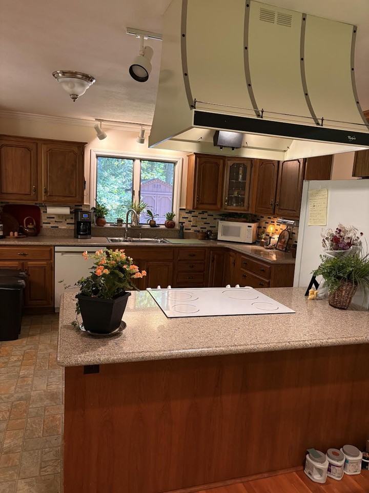 202 Thomas Rd - Photo 4 of 19
