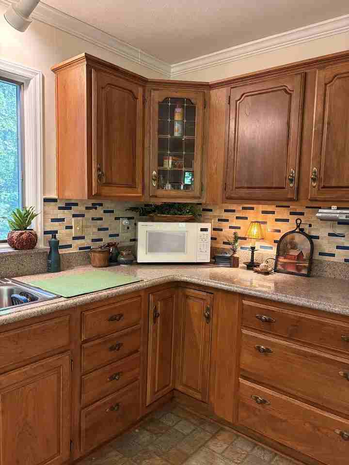 202 Thomas Rd - Photo 5 of 19