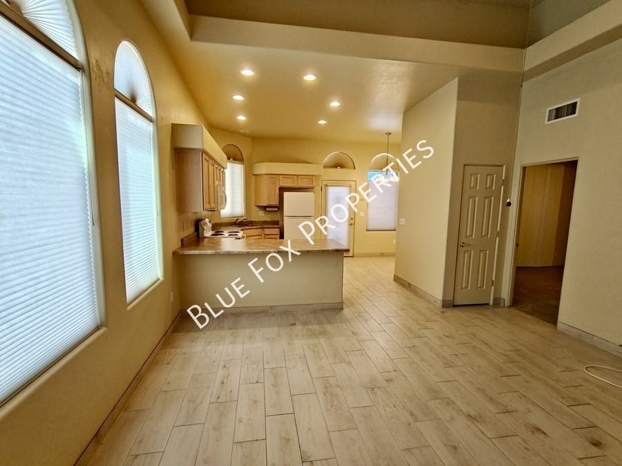 2353 W Via Di Silvio - Photo 3 of 22