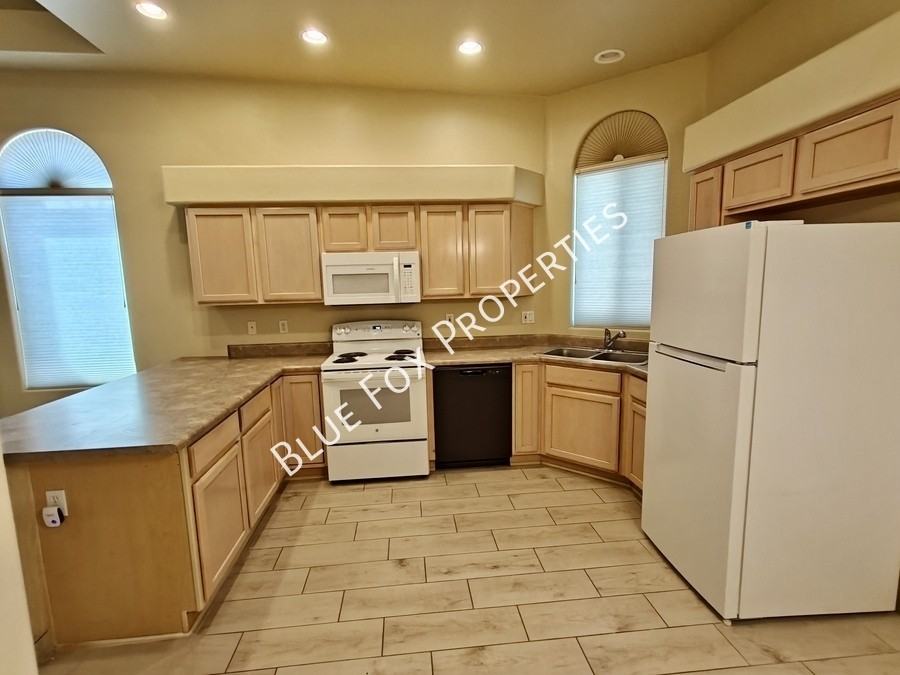 2353 W Via Di Silvio - Photo 7 of 22