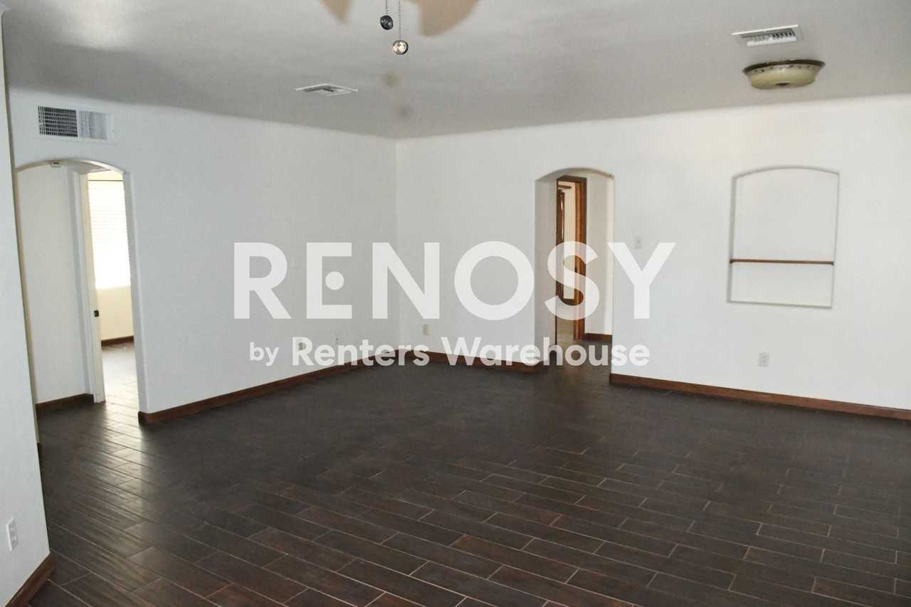 325 W Highland Ave - Photo 6 of 35