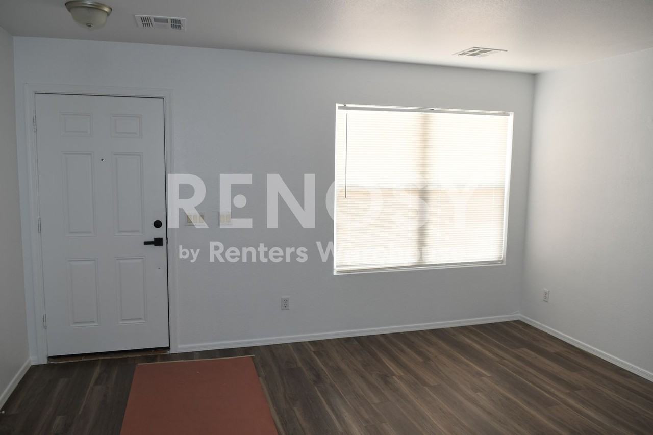1623 E Silverbirch Ave - Photo 4 of 30