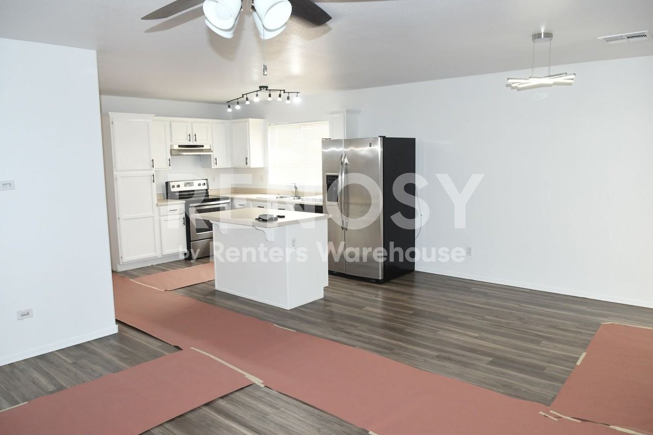 1623 E Silverbirch Ave - Photo 7 of 30