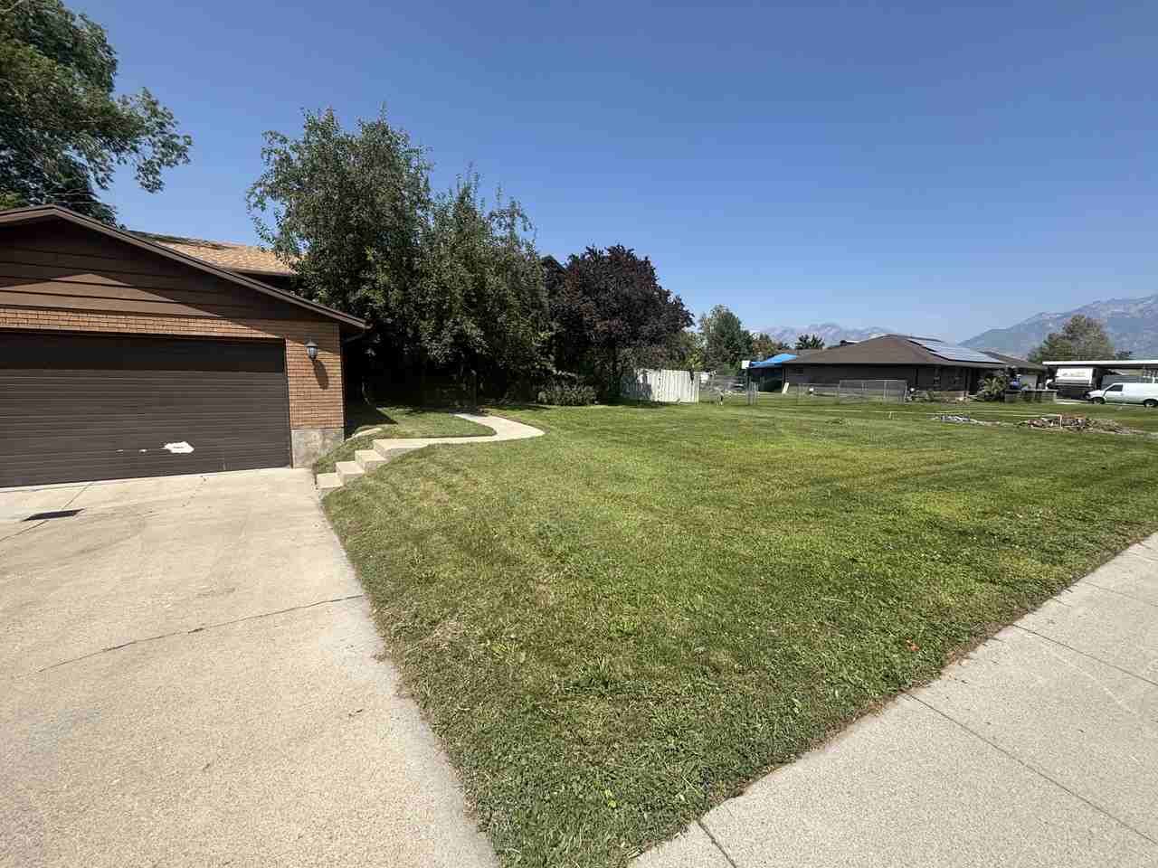 1222 W Shields Ln #1 - Photo 3 of 30