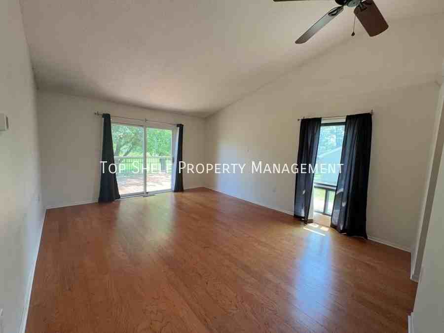 1002 E 18th St - Photo 2 of 16