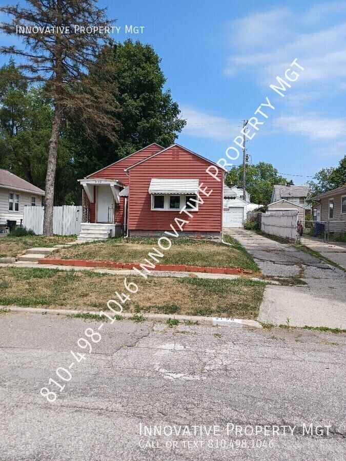 2126 Monteith St - Photo 2 of 37