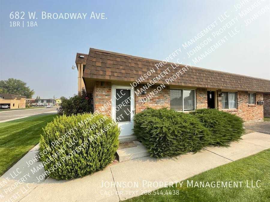 682 W Broadway Ave - Photo 2 of 15