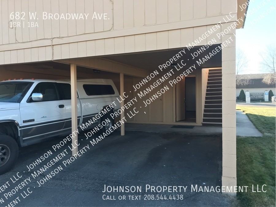 682 W Broadway Ave - Photo 4 of 15