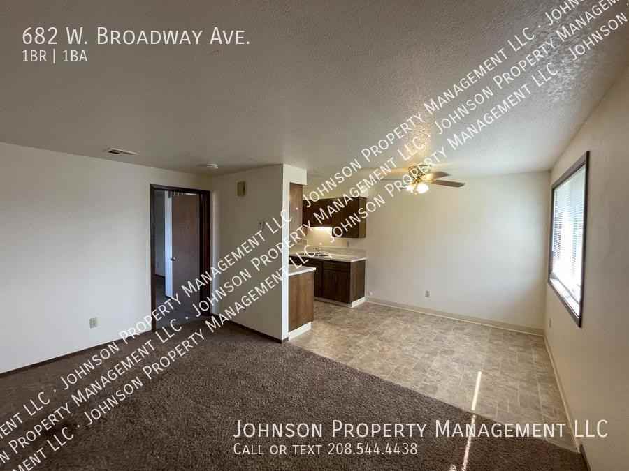 682 W Broadway Ave - Photo 7 of 15