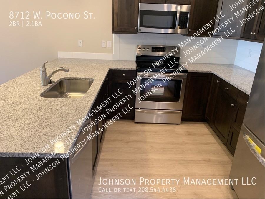 8712 W Pocono Ln - Photo 5 of 17