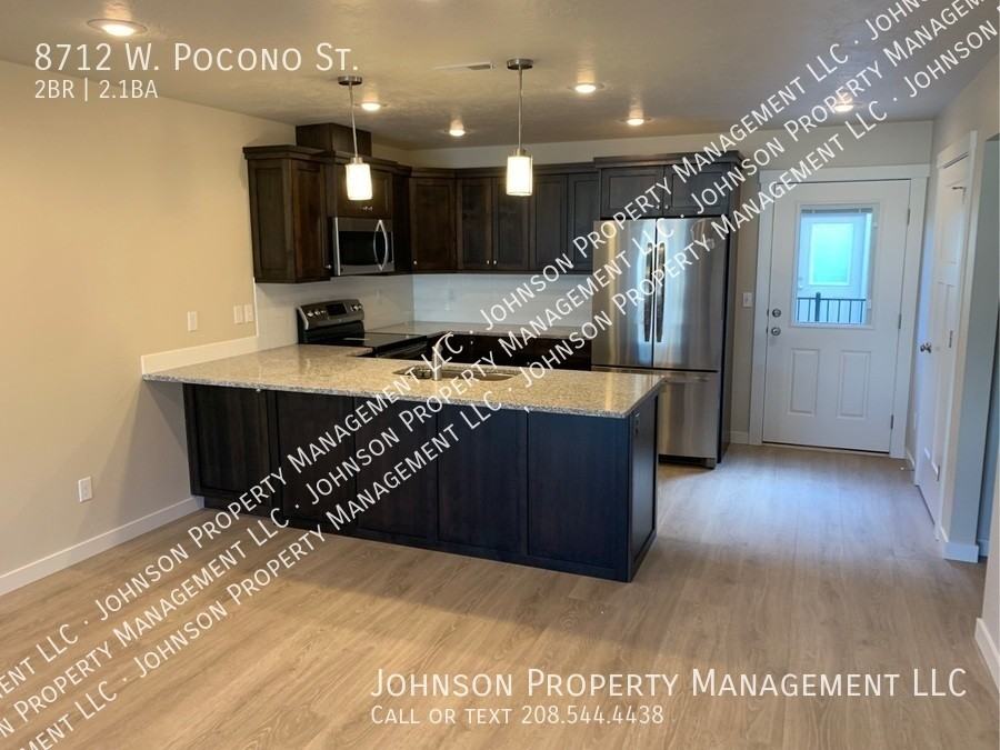 8712 W Pocono Ln - Photo 6 of 17