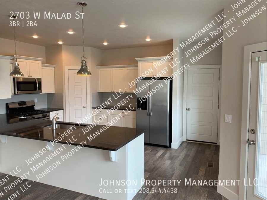 2703 W Malad St - Photo 4 of 14