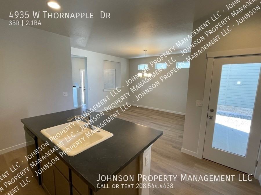 4935 W Thornapple Dr - Photo 4 of 19