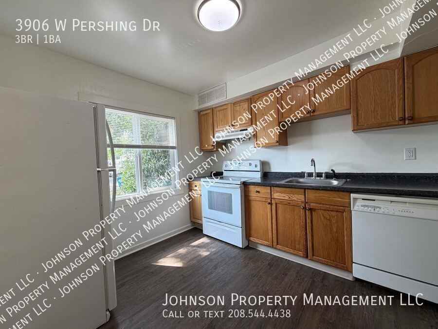 3906 W Pershing Dr - Photo 2 of 13