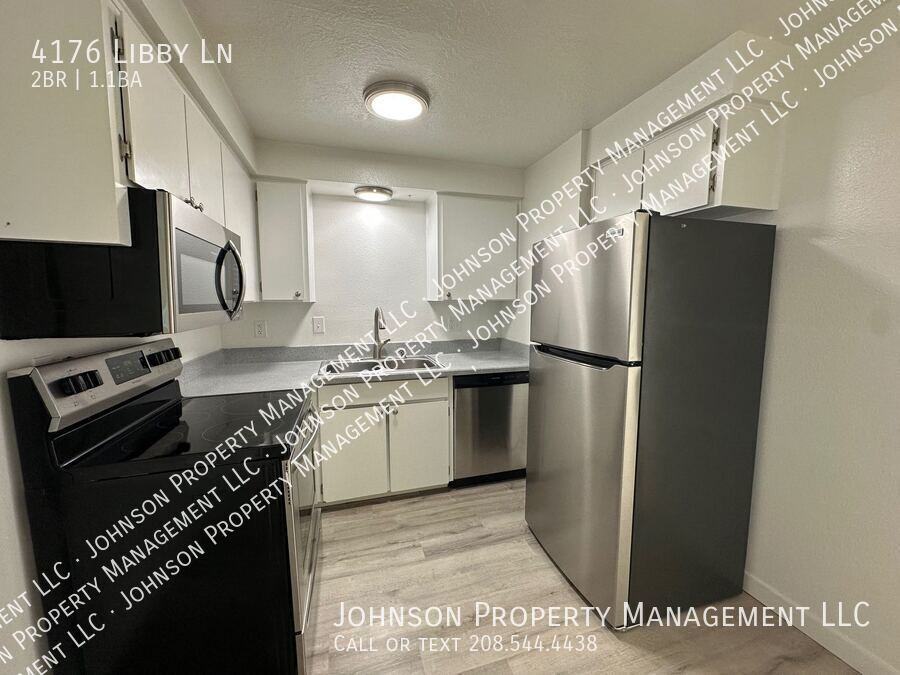 4176 W Libby Ln - Photo 5 of 23