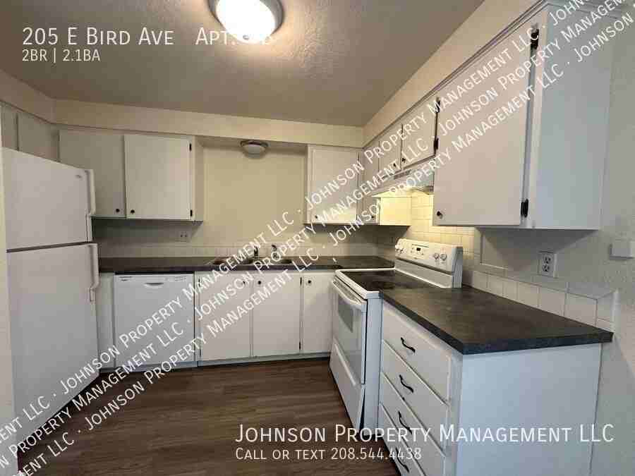 205 E Bird Ave #B - Photo 2 of 14