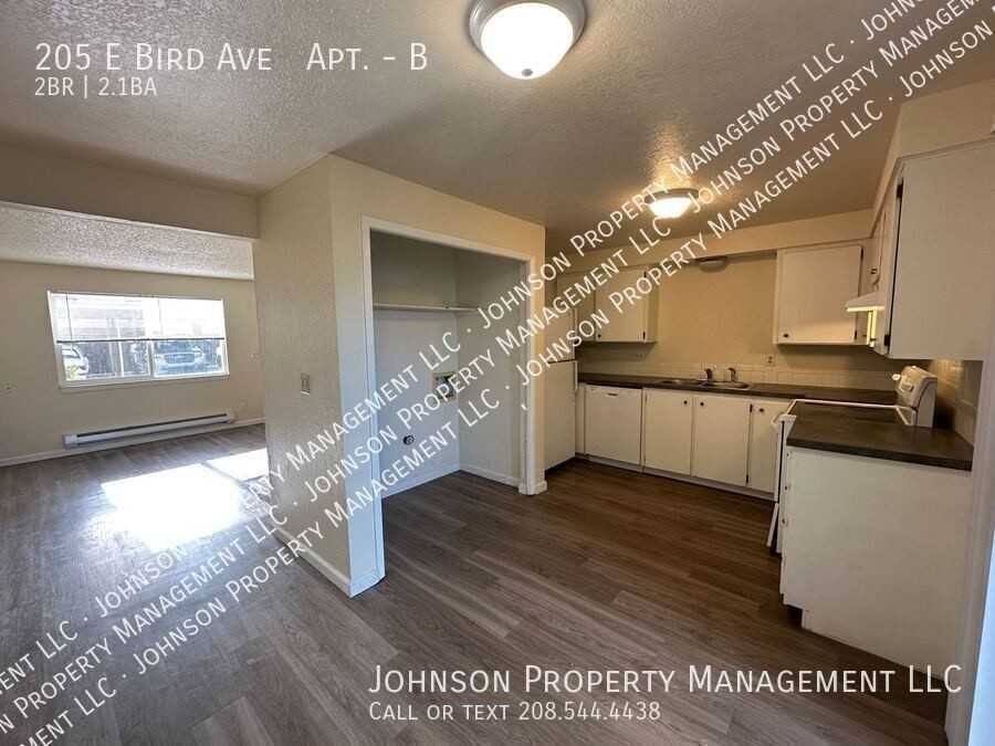 205 E Bird Ave #B - Photo 4 of 14