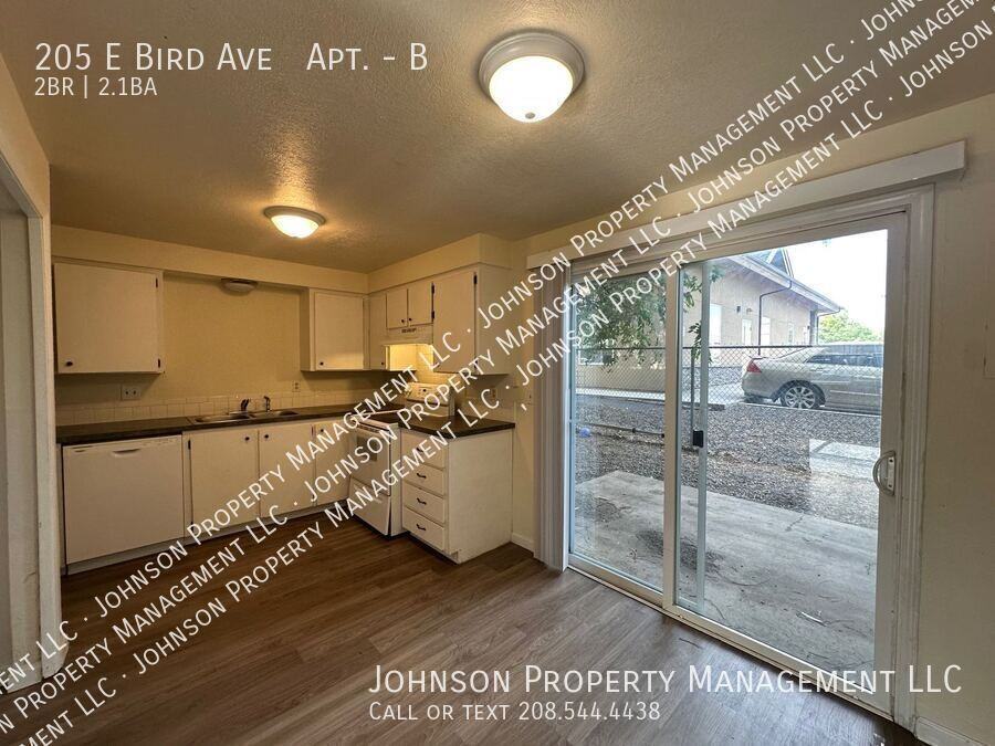 205 E Bird Ave #B - Photo 5 of 14