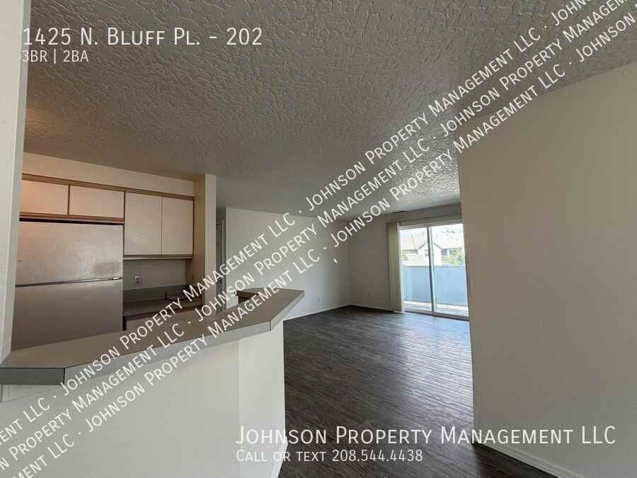 1425 N Bluff Pl #202 - Photo 2 of 13
