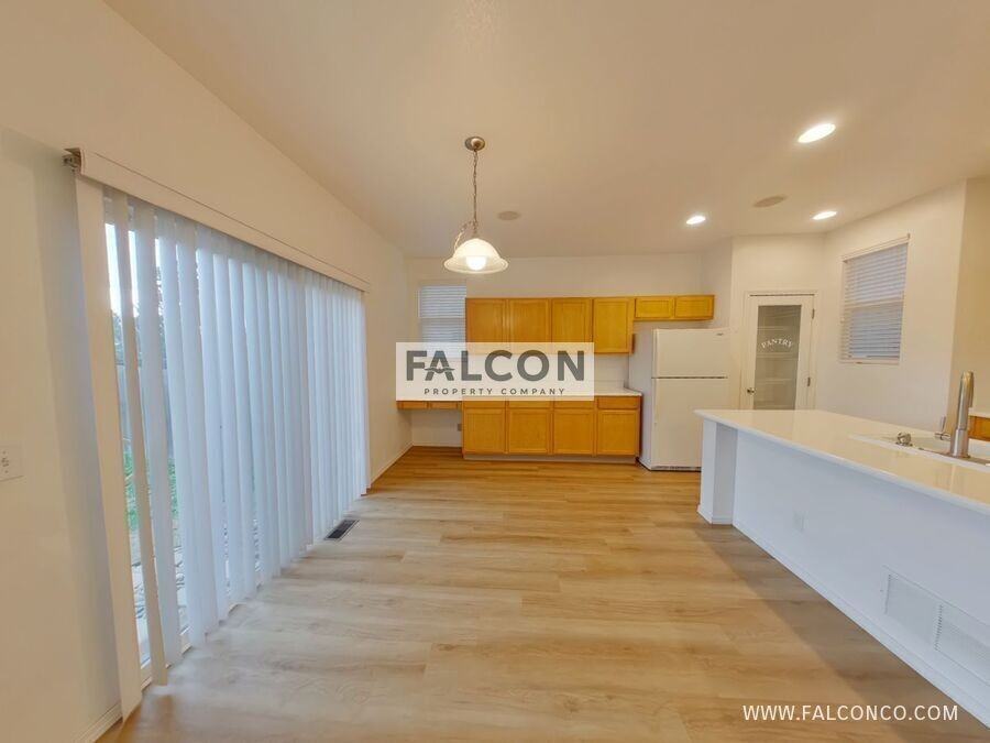 6627 Silverwind Cir - Photo 4 of 20