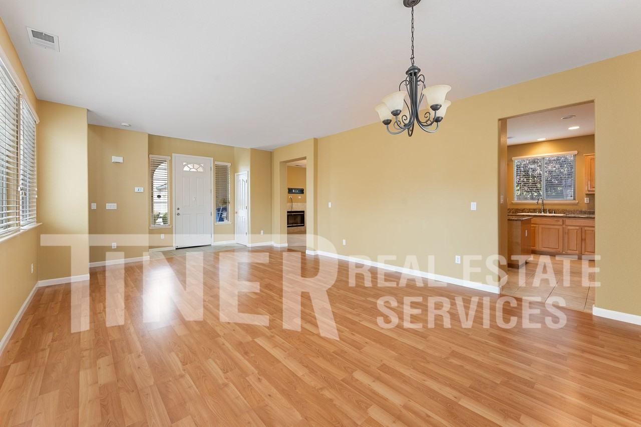 35 Sabre Ct - Photo 4 of 32
