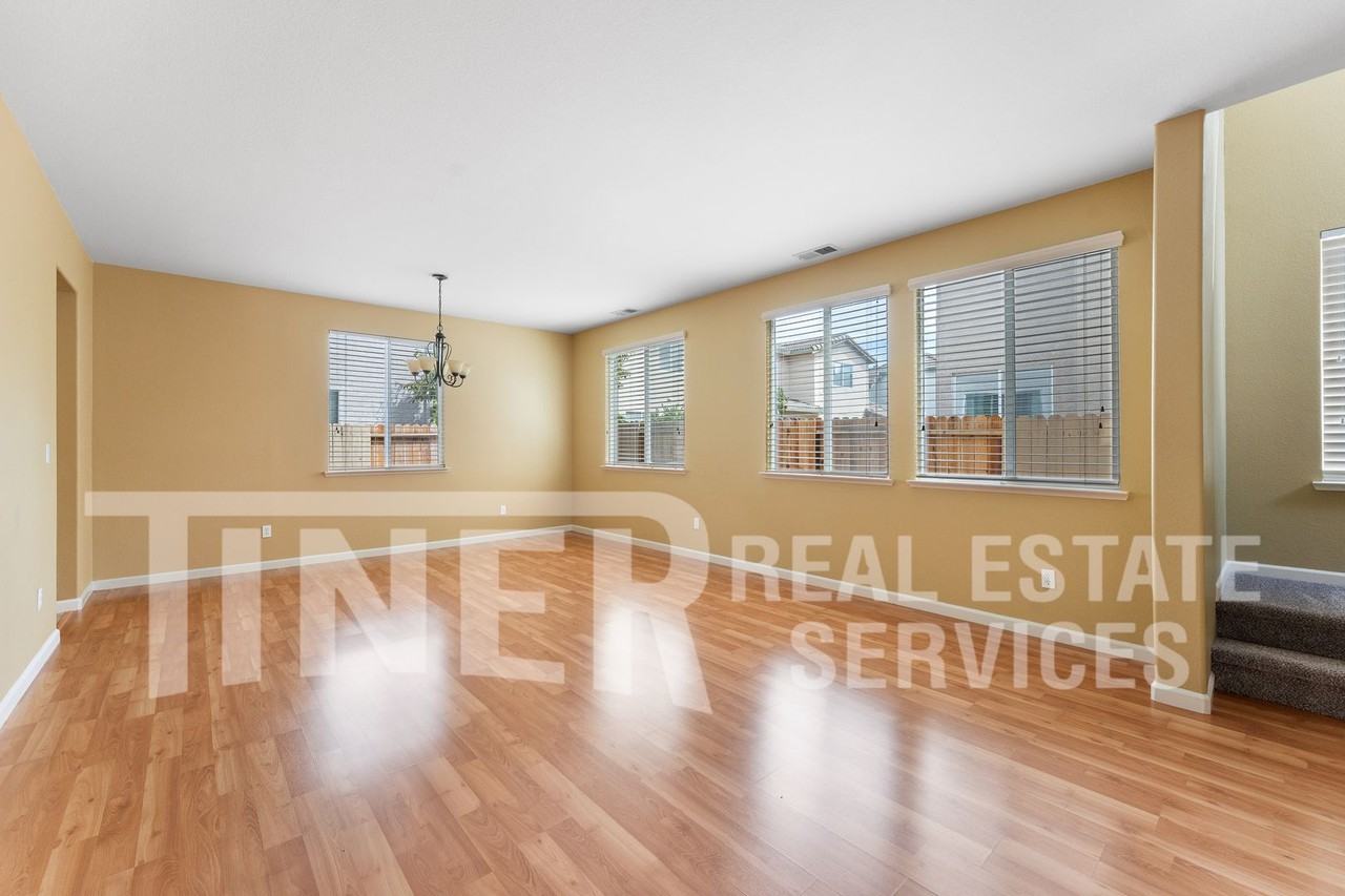 35 Sabre Ct - Photo 6 of 32