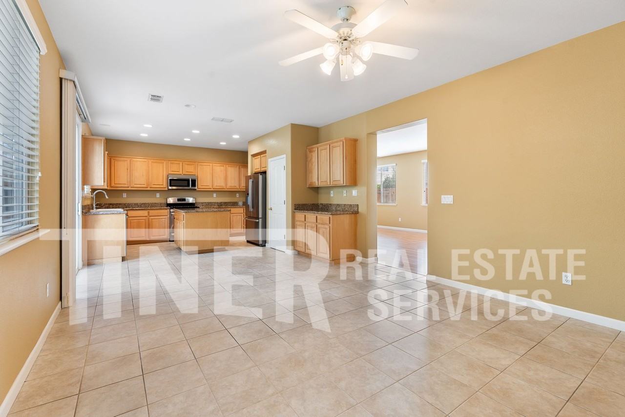 35 Sabre Ct - Photo 7 of 32