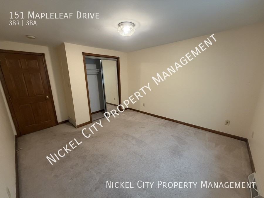 151 Mapleleaf Dr - Photo 5 of 12