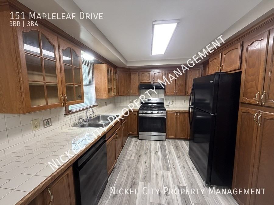 151 Mapleleaf Dr - Photo 7 of 12