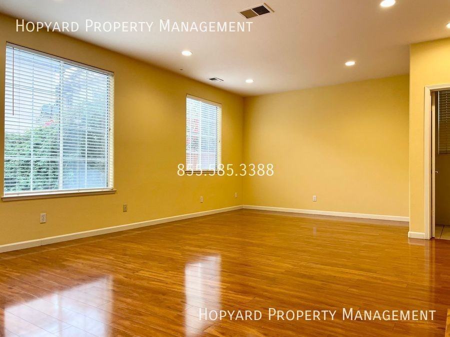 933 Desmet Dr - Photo 5 of 20