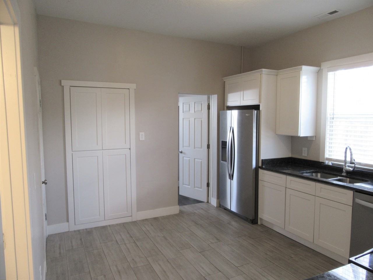 244 W Fern Ave - Photo 7 of 22