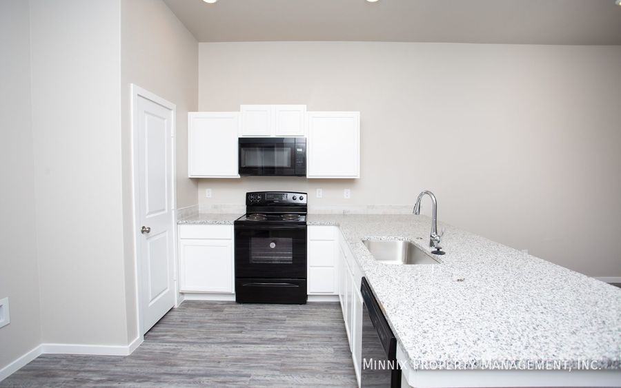 2123 N Avenue J #A - Photo 2 of 25