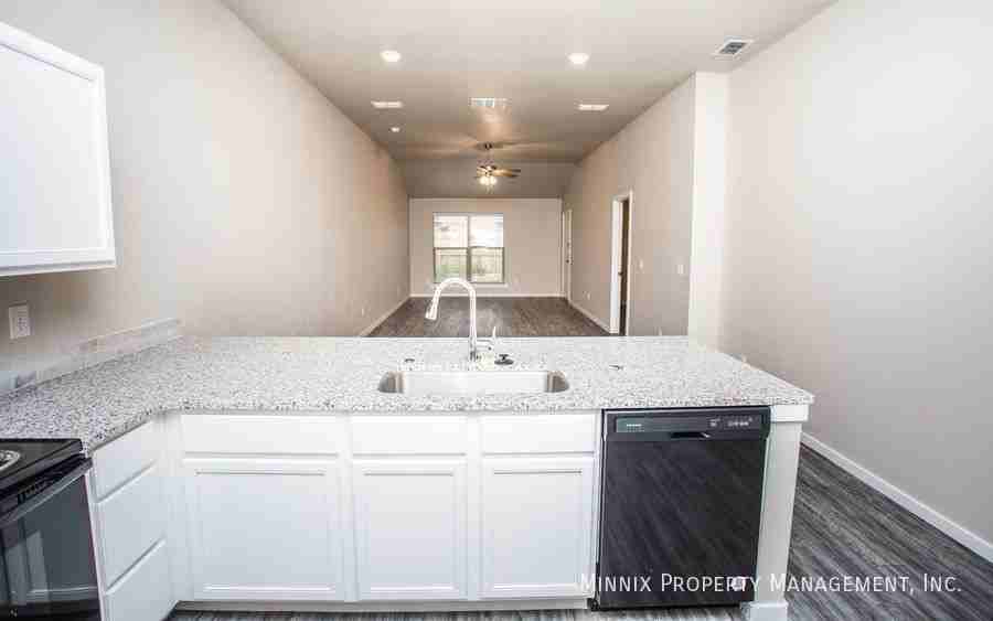 2123 N Avenue J #A - Photo 6 of 25