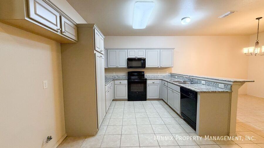 3113 113th St - Photo 2 of 20