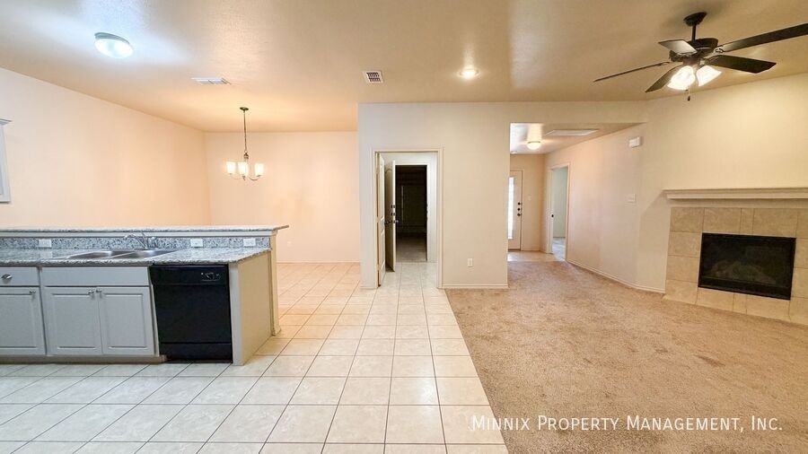 3113 113th St - Photo 4 of 20