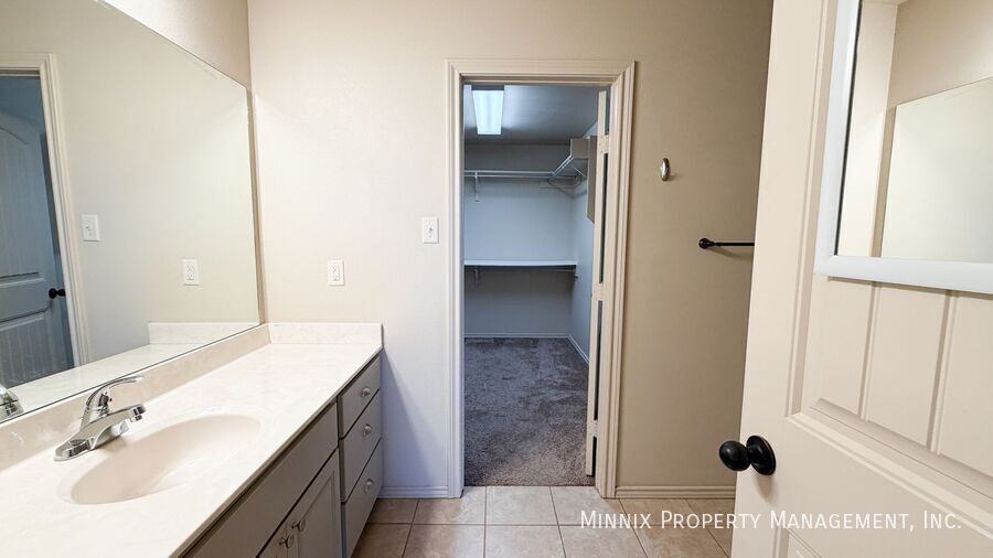 3113 113th St - Photo 6 of 20