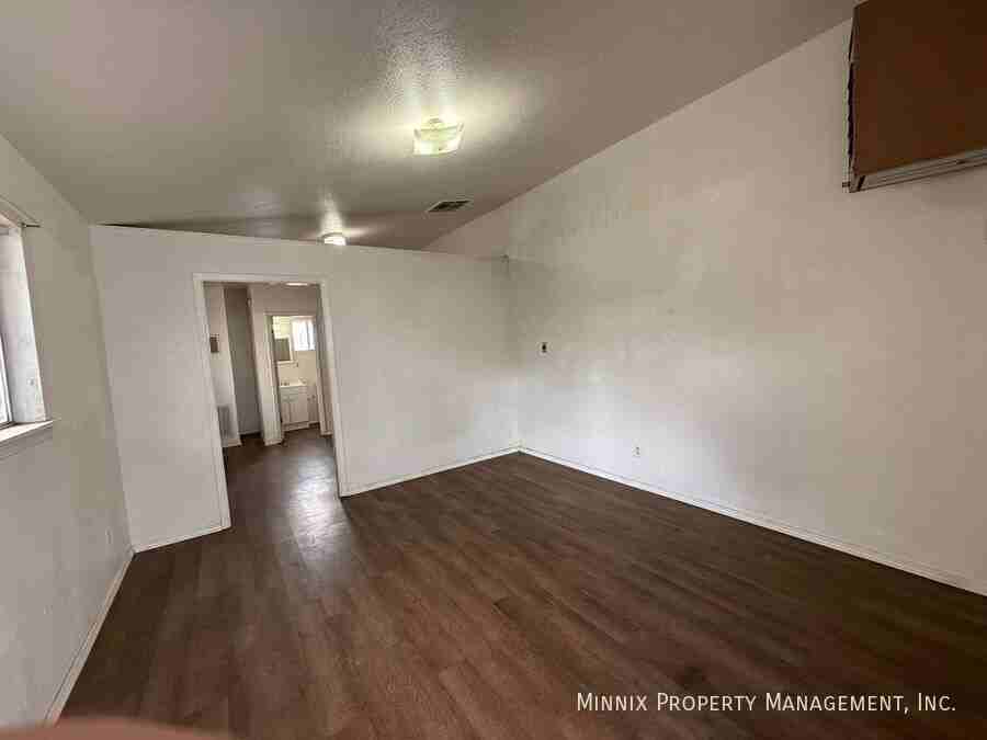 1526 E. Yandell Dr. - 1526 E. Yandell Dr. #B - Photo 2 of 6