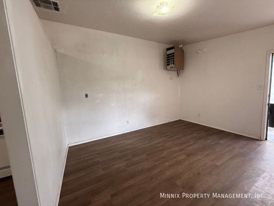 1526 E. Yandell Dr. - 1526 E. Yandell Dr. #B - Photo 3 of 6