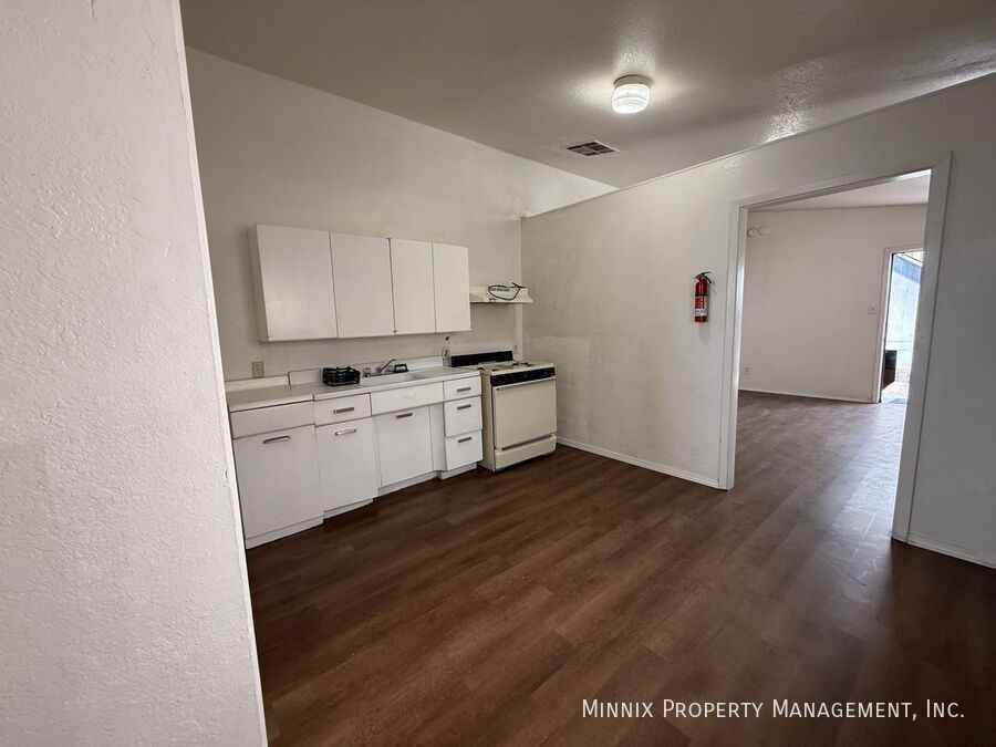 1526 E. Yandell Dr. - 1526 E. Yandell Dr. #B - Photo 4 of 6