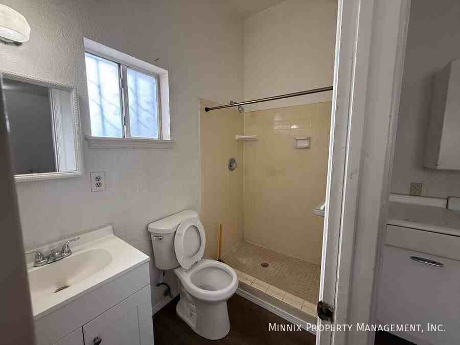 1526 E. Yandell Dr. - 1526 E. Yandell Dr. #B - Photo 6 of 6